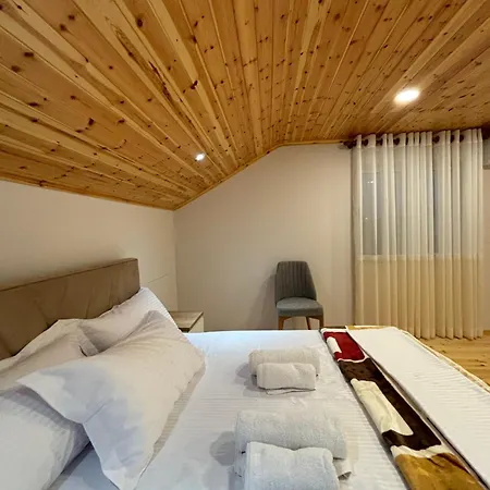 2bedroom Apartment,free Parking 06 *