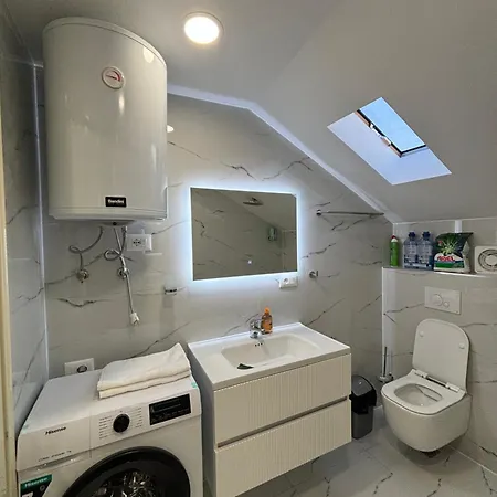 Apartmán 2bedroom Apartment,free Parking 06 *