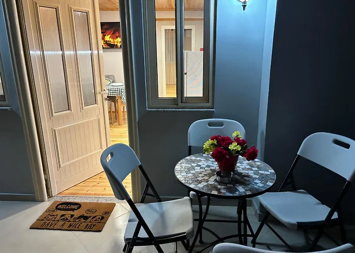 2bedroom Apartment,free Parking 06 *